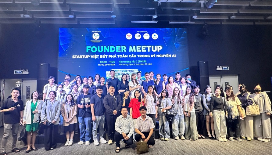 01HDKHLVMeetupfounderh1.jpg