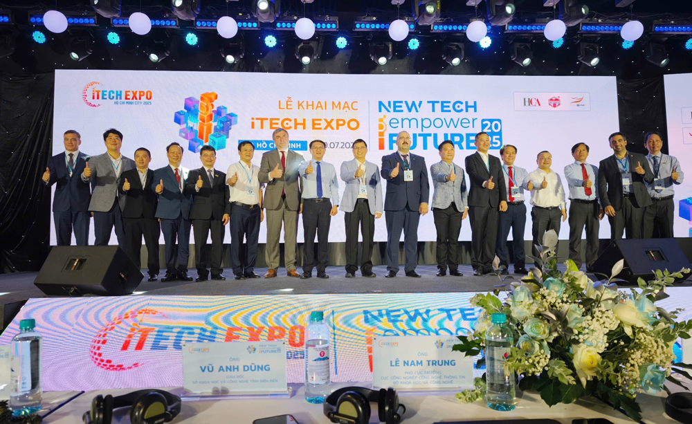 iTECH20252.jpg