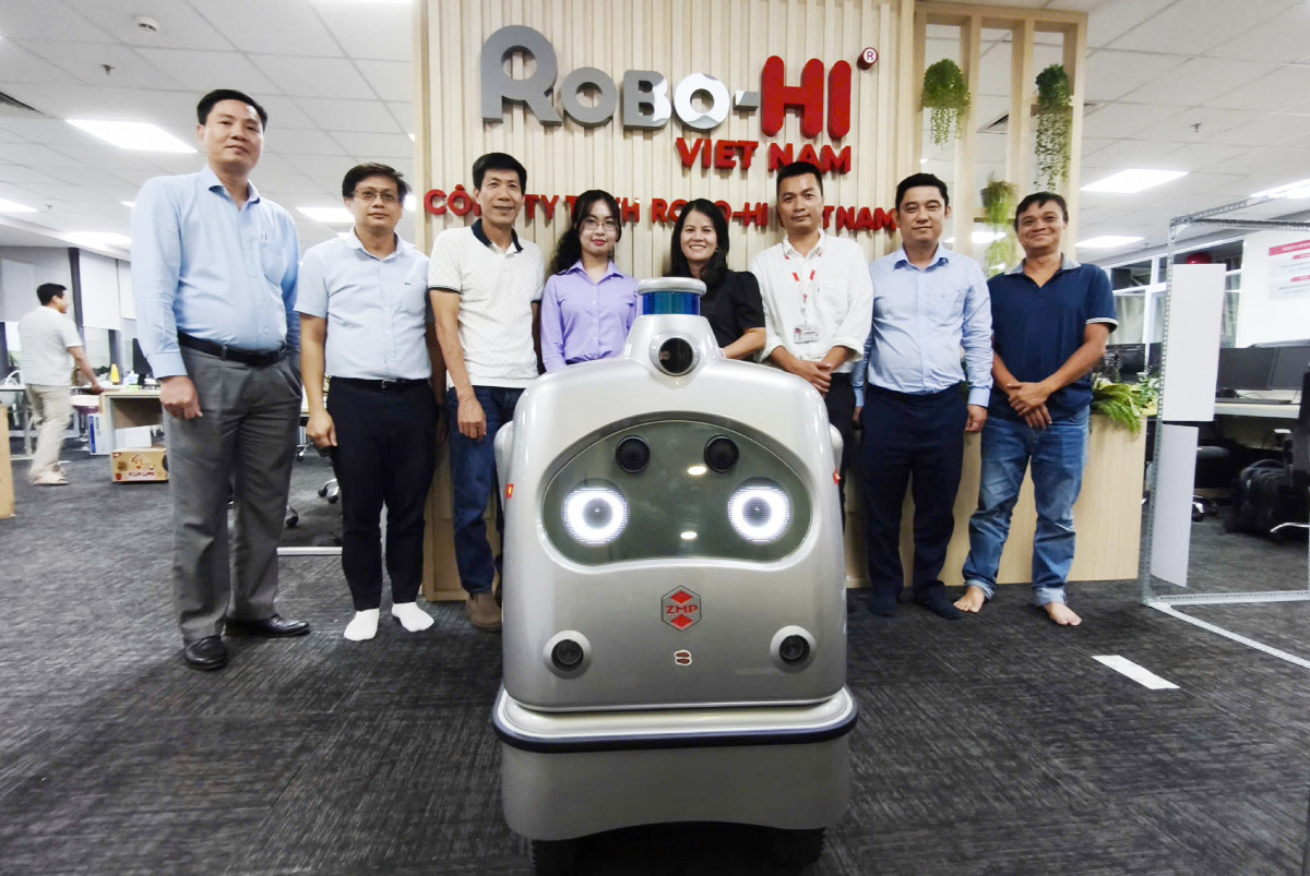 robohi2.jpg