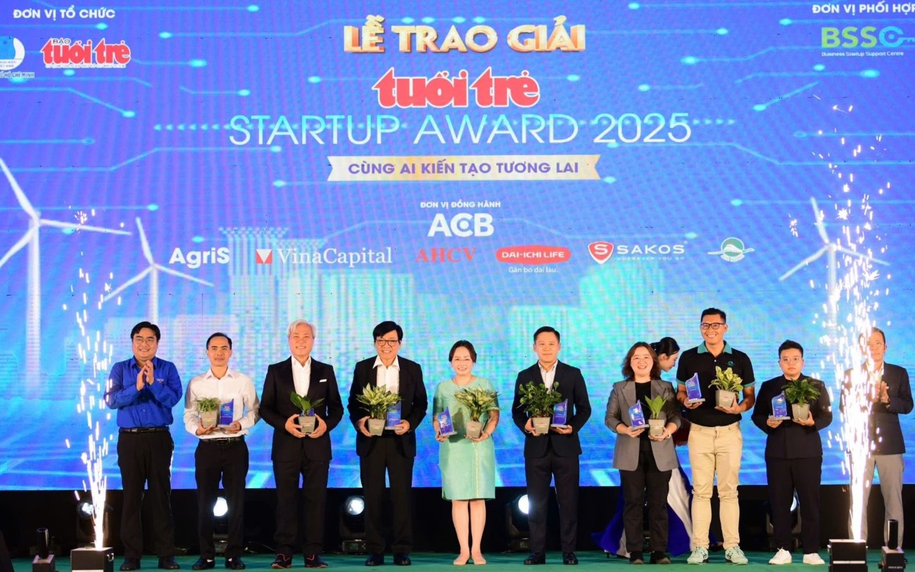 04HDKHLVTuoitrestartupAwardh2.jpg